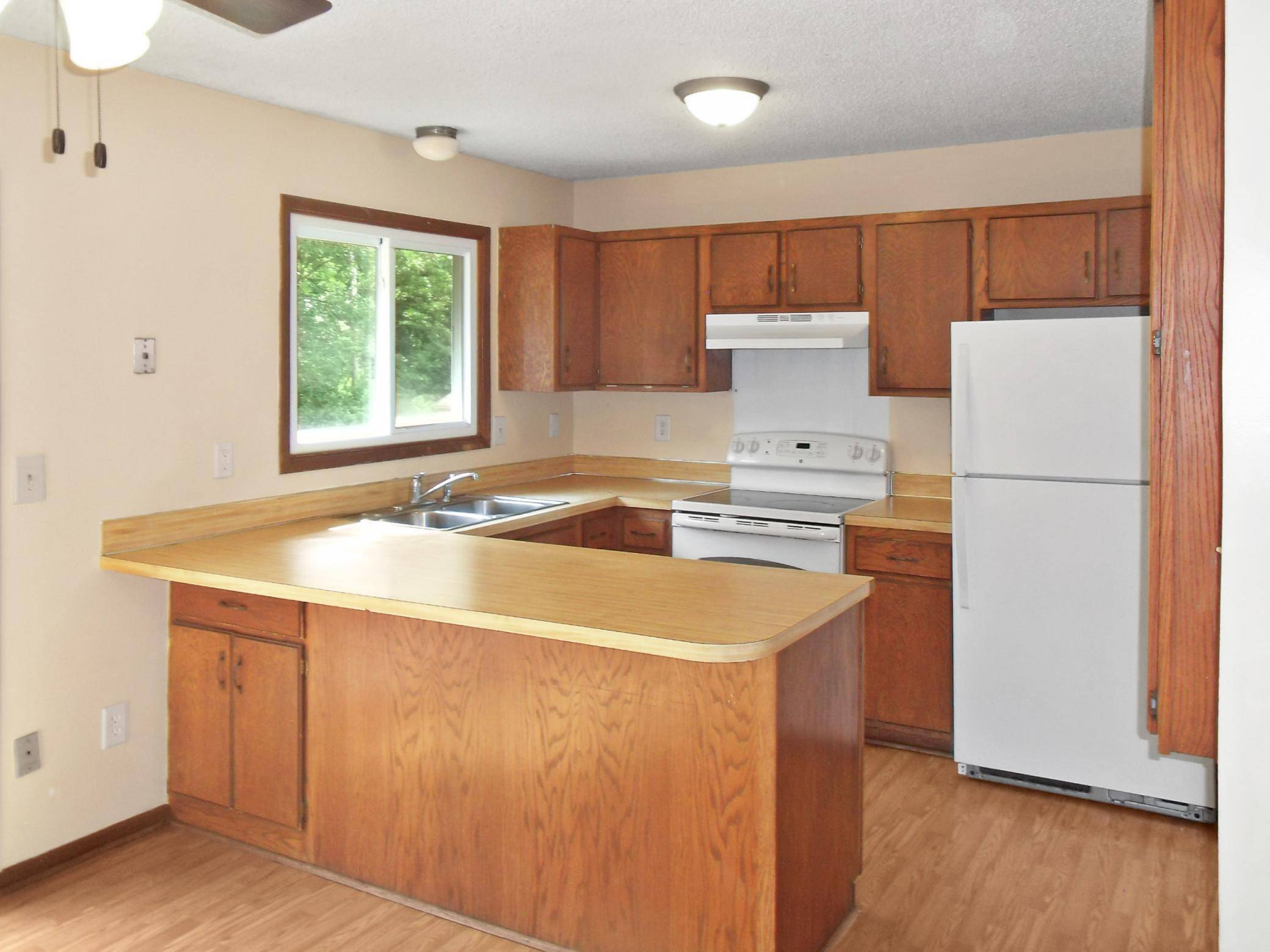 Eagan, MN 55122,2095 Cliffview DR