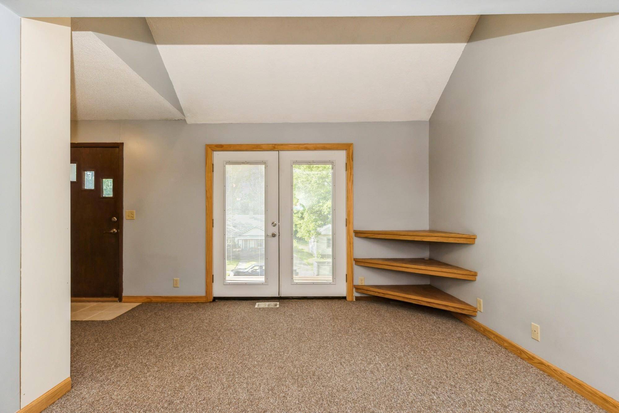 Saint Paul, MN 55119,2047 Nokomis AVE