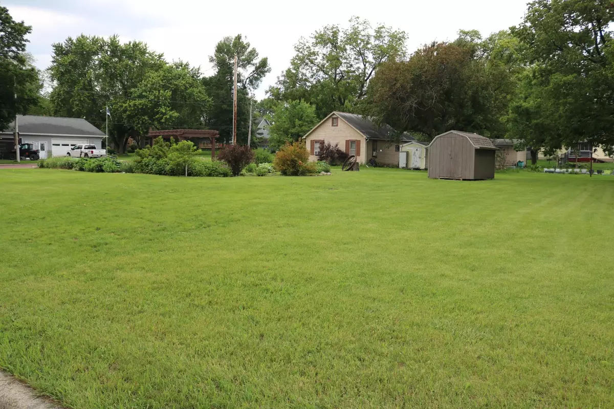 Sherburn, MN 56171,211 Delana ST
