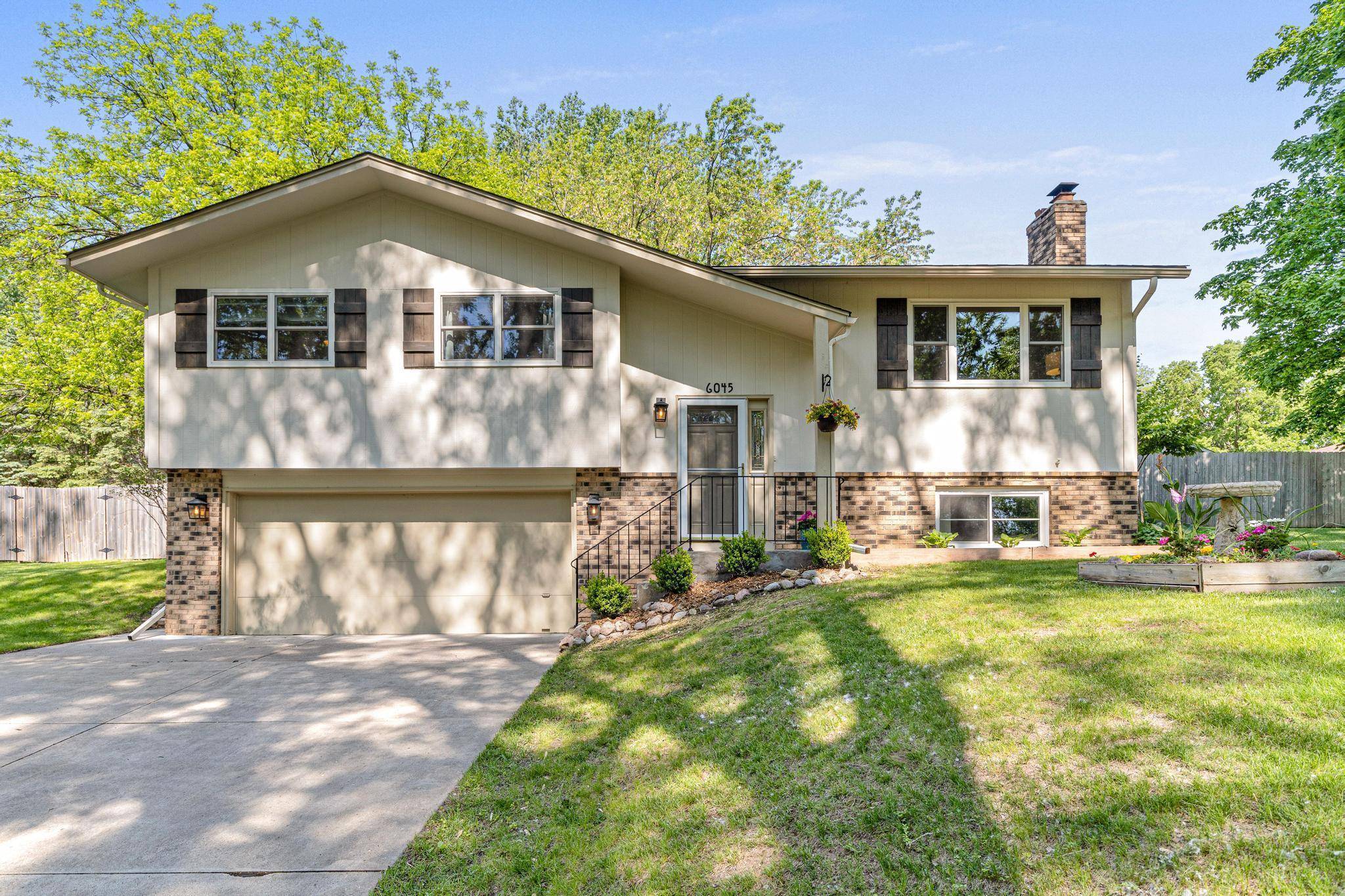 6045 Goldenrod LN N, Plymouth, MN 55442