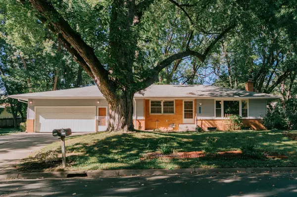 Fridley, MN 55432,6922 Hickory DR NE