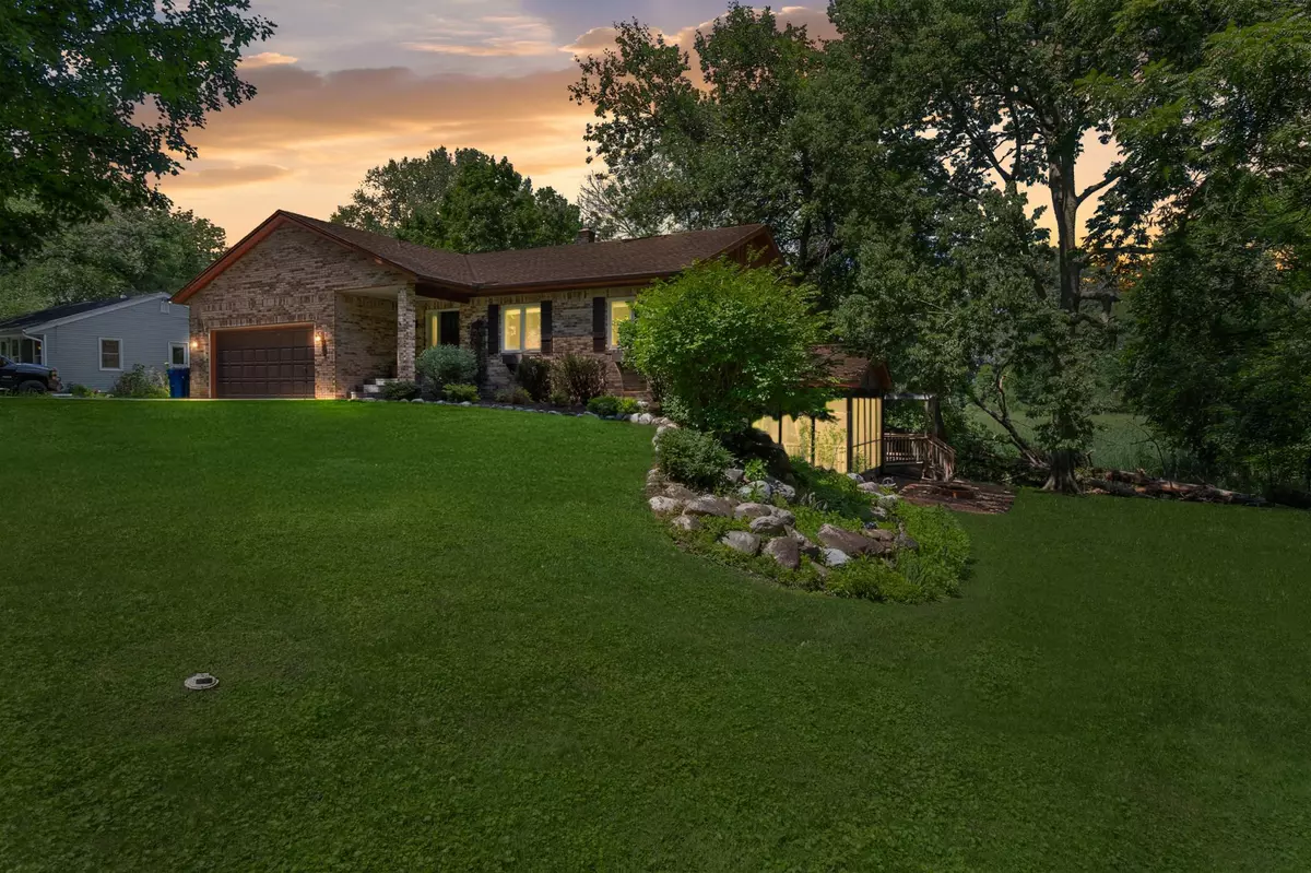 Tonka Bay, MN 55331,20 Woodlawn AVE