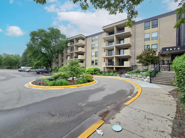 Edina, MN 55436,6670 Vernon AVE S #311