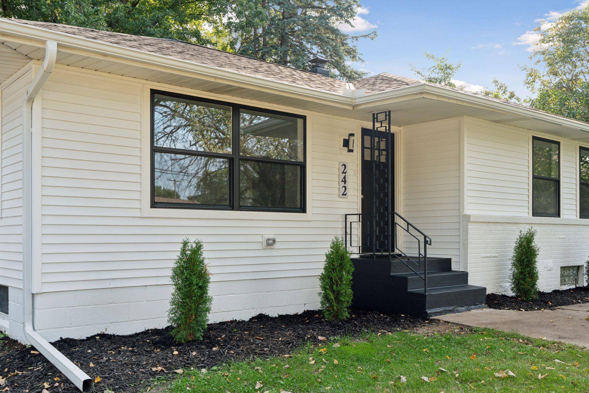 West Saint Paul, MN 55118,242 Butler AVE W