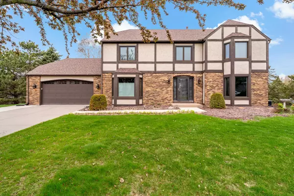 7144 Sherwood RD, Woodbury, MN 55125