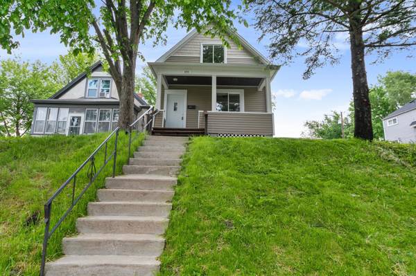 926 Earl ST,  Saint Paul,  MN 55106