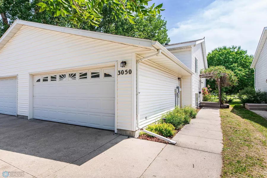 3050 18th ST S, Fargo, ND 58103