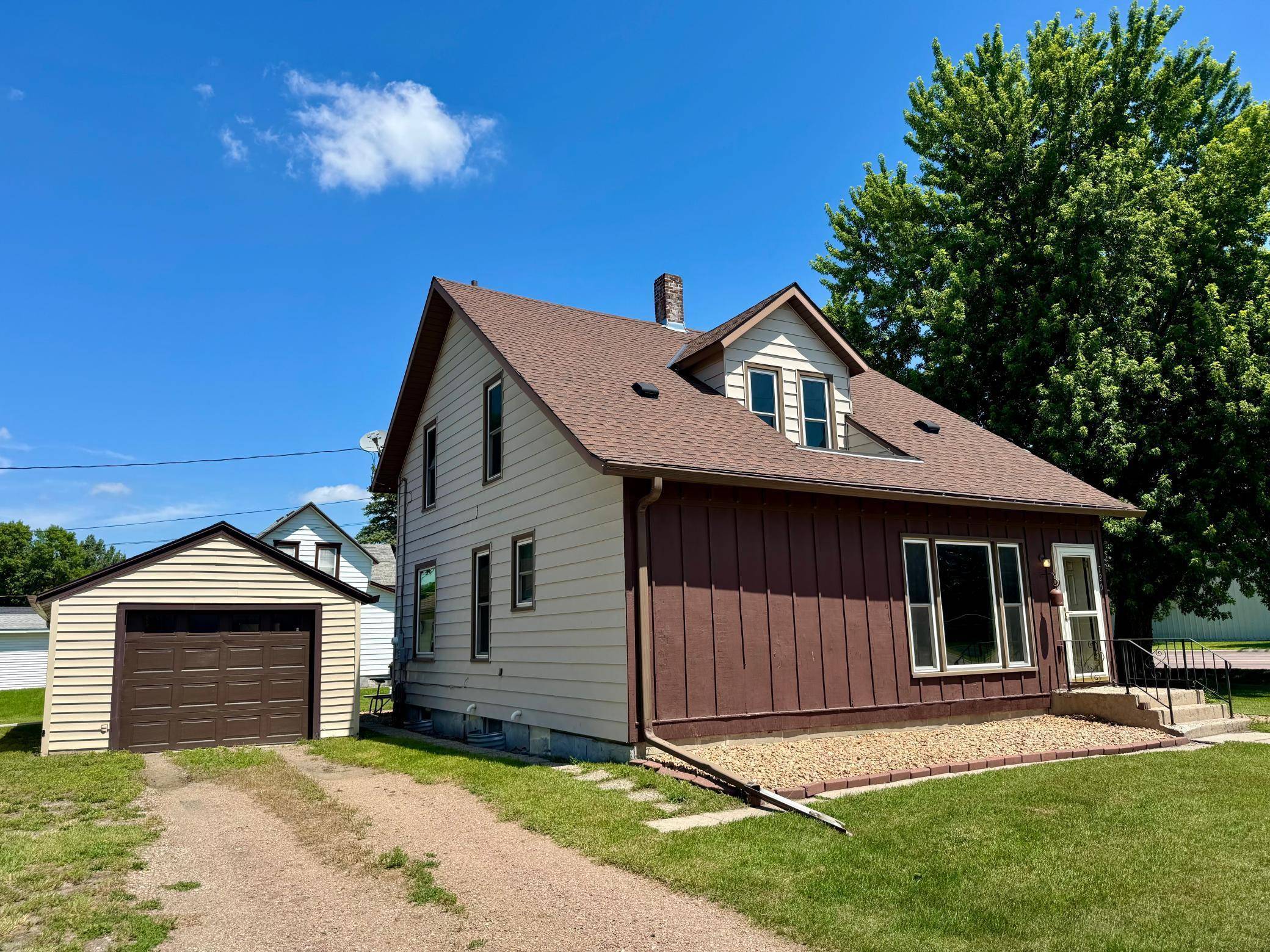 720 Fir AVE, Bird Island, MN 55310