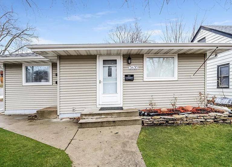 2622 Mcnair DR N, Robbinsdale, MN 55422