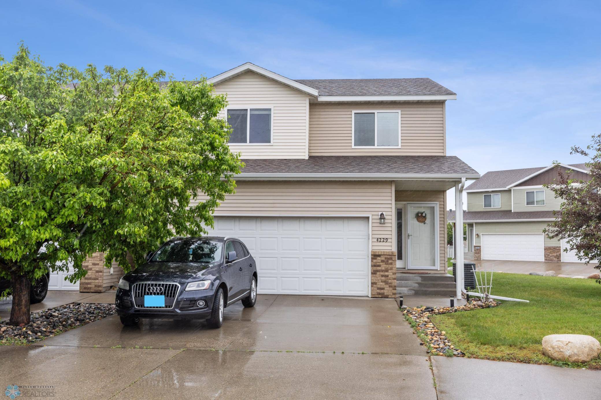 4229 ESTATE DR S, Fargo, ND 58104