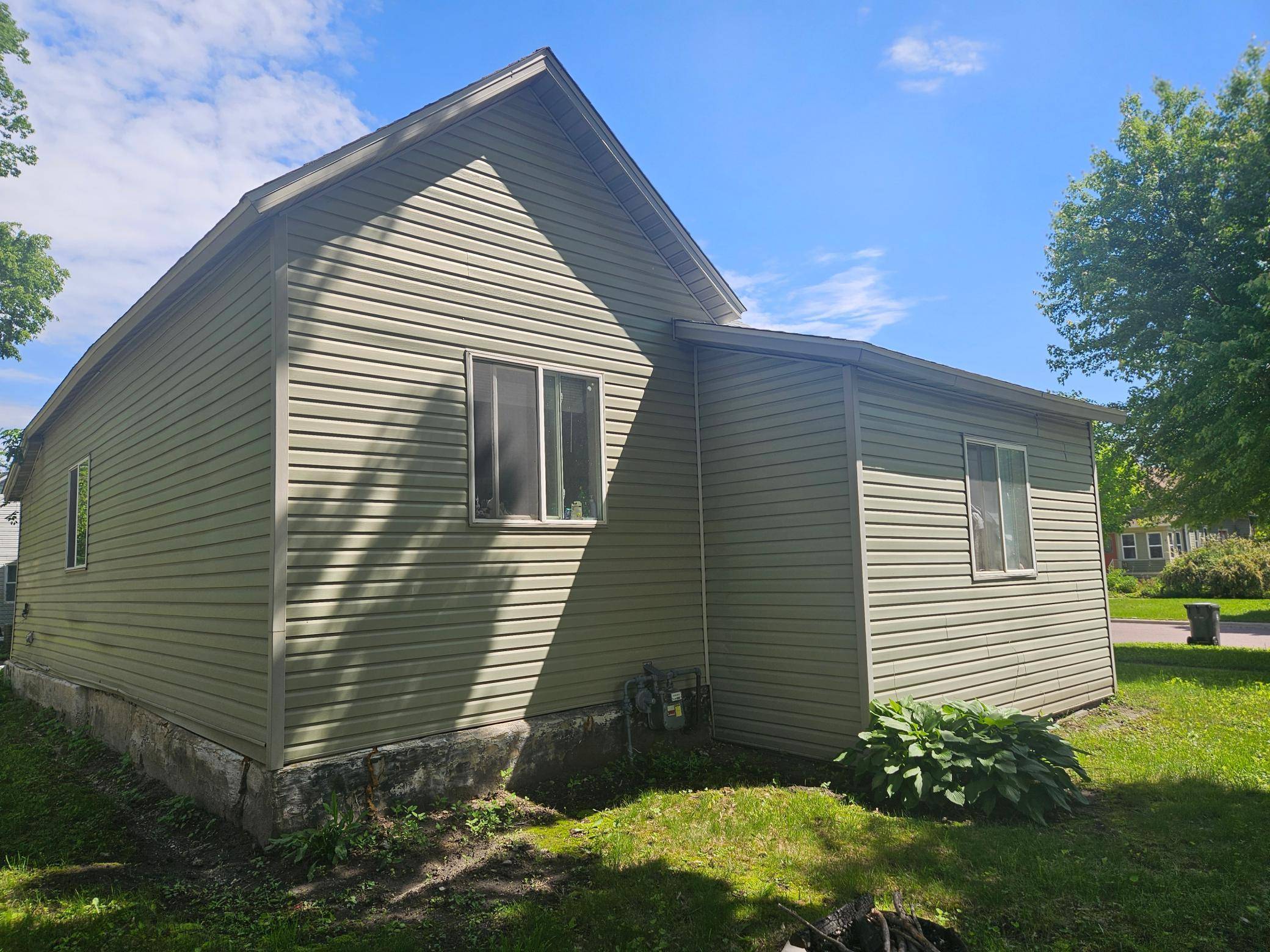 Mankato, MN 56001,602 Park LN