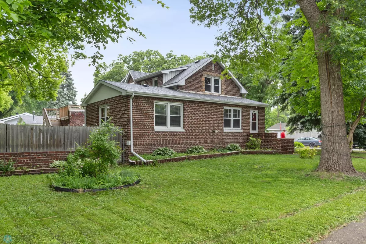 Moorhead, MN 56560,504 14th ST N