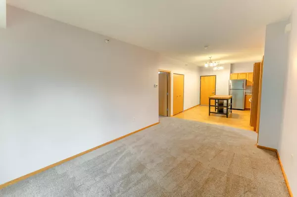 Woodbury, MN 55125,1590 Parkwood DR #102