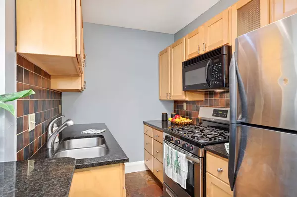 Minneapolis, MN 55403,1820 1st AVE S #207