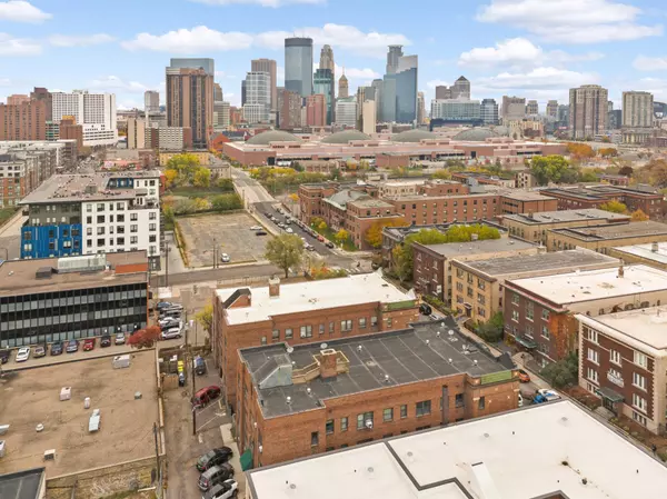 Minneapolis, MN 55403,1820 1st AVE S #207