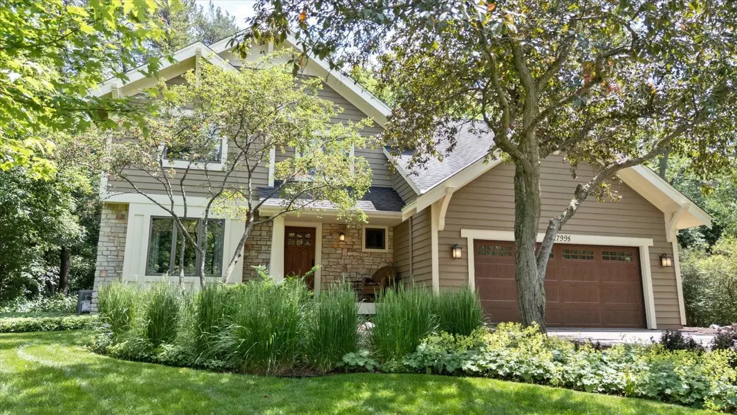 17995 Grove CT, Eden Prairie, MN 55346