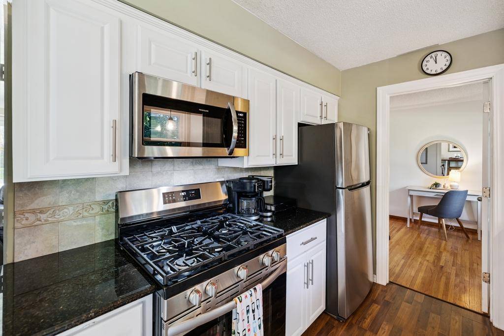 1182 Autumn ST, Roseville, MN 55113