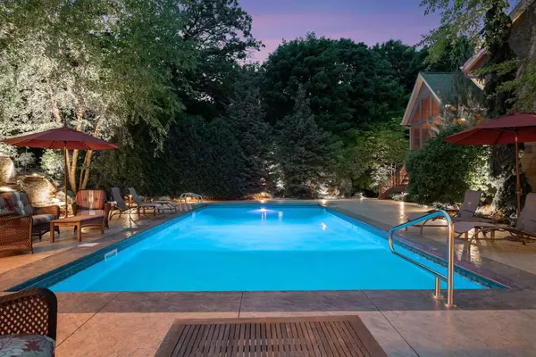 Minnetonka, MN 55391,1904 Linner RD