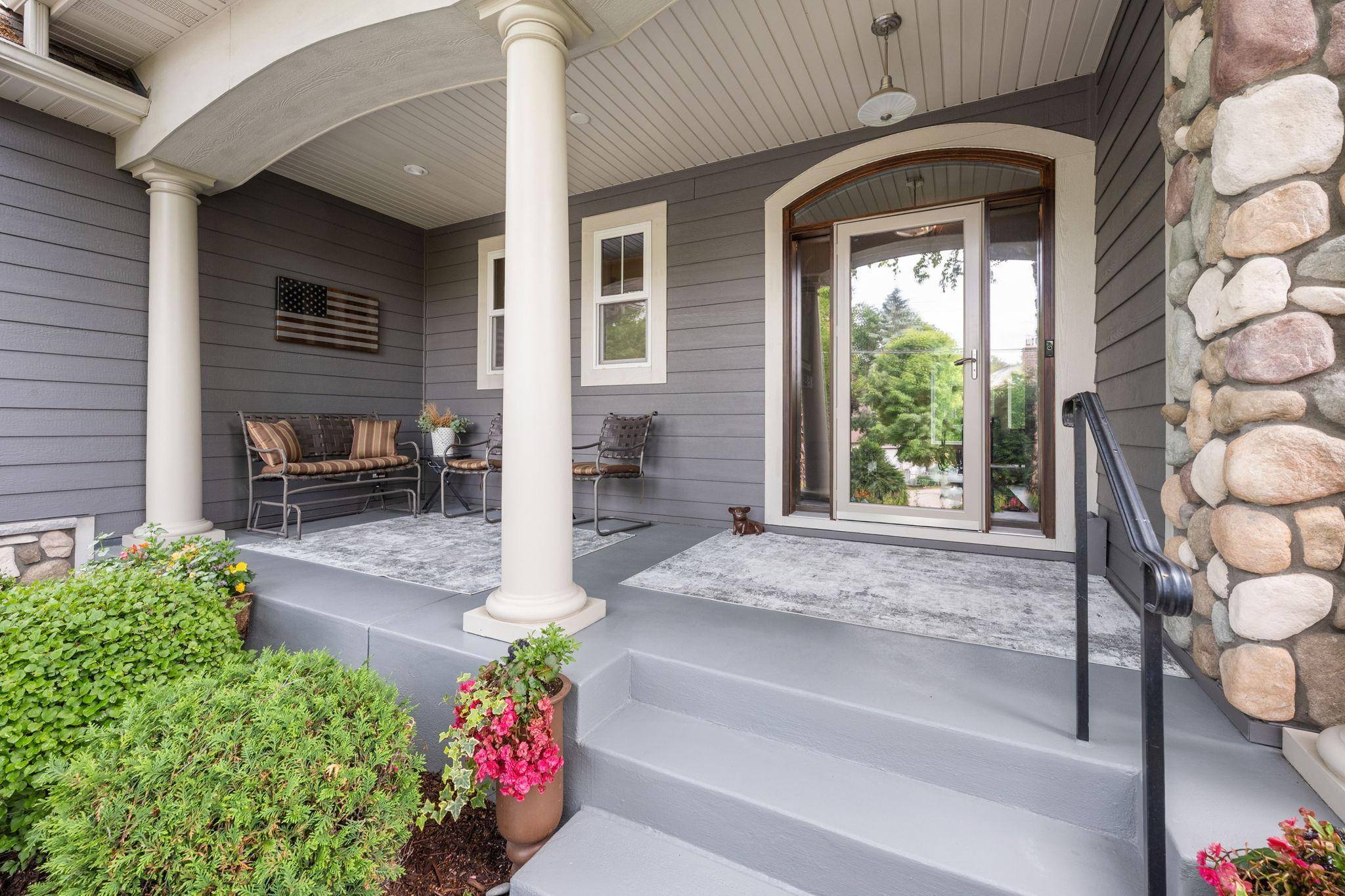 Excelsior, MN 55331,221 George ST