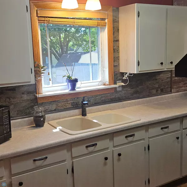 Mapleton, ND 58059,327 6th AVE