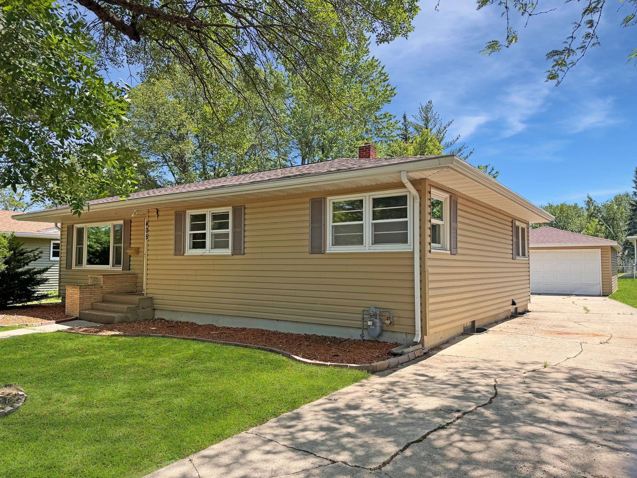 Marshall, MN 56258,405 Camden DR