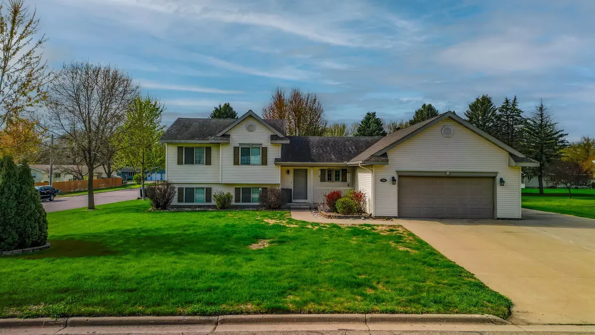 Madelia, MN 56062,704 W Main ST