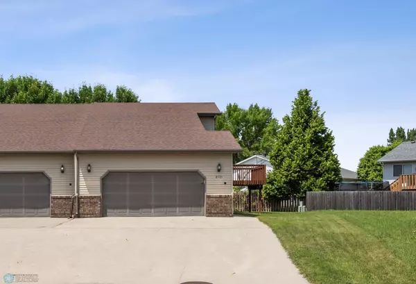 2721 34th AVE S, Fargo, ND 58104