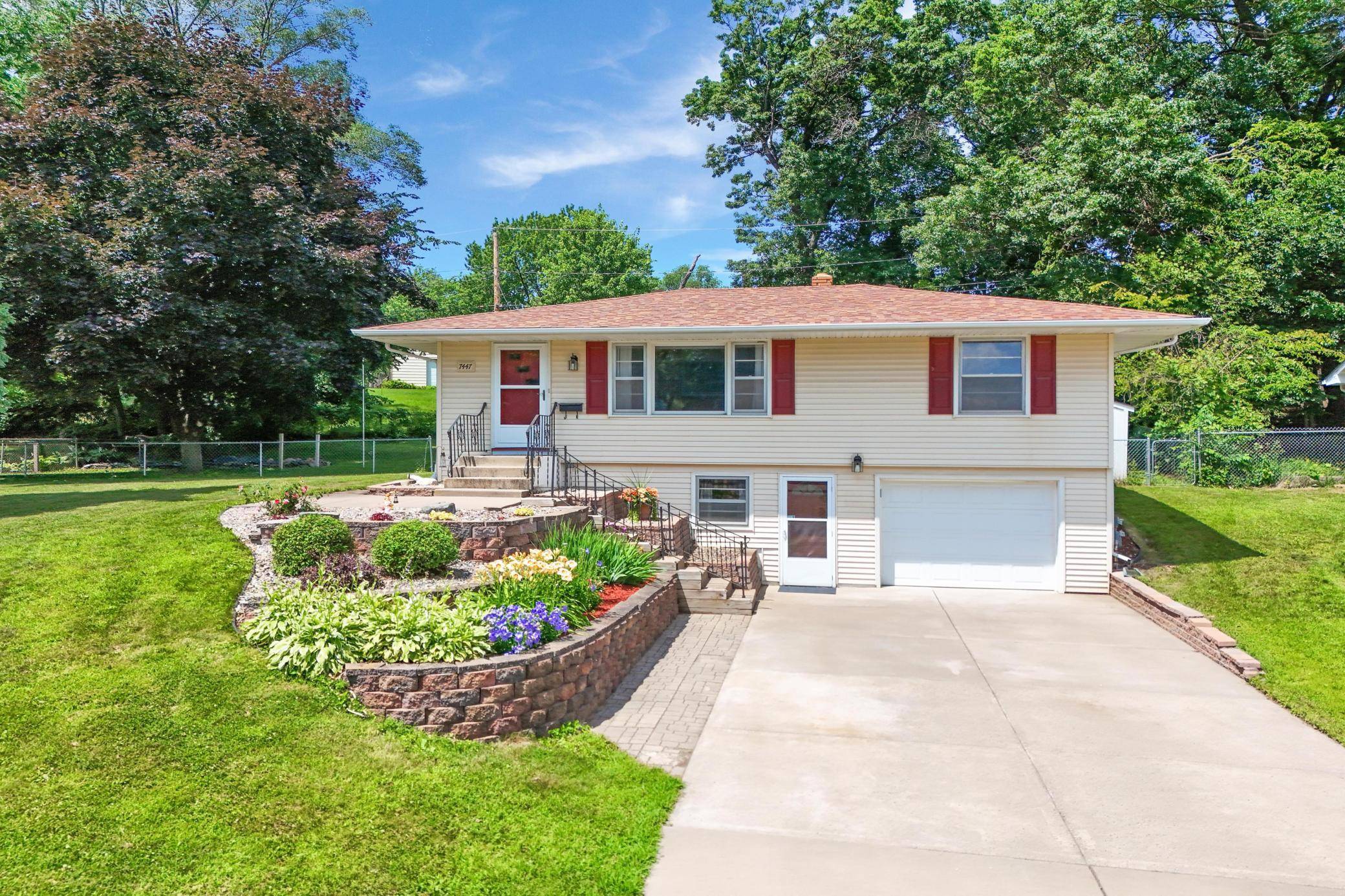 7447 Cleadis WAY, Inver Grove Heights, MN 55076
