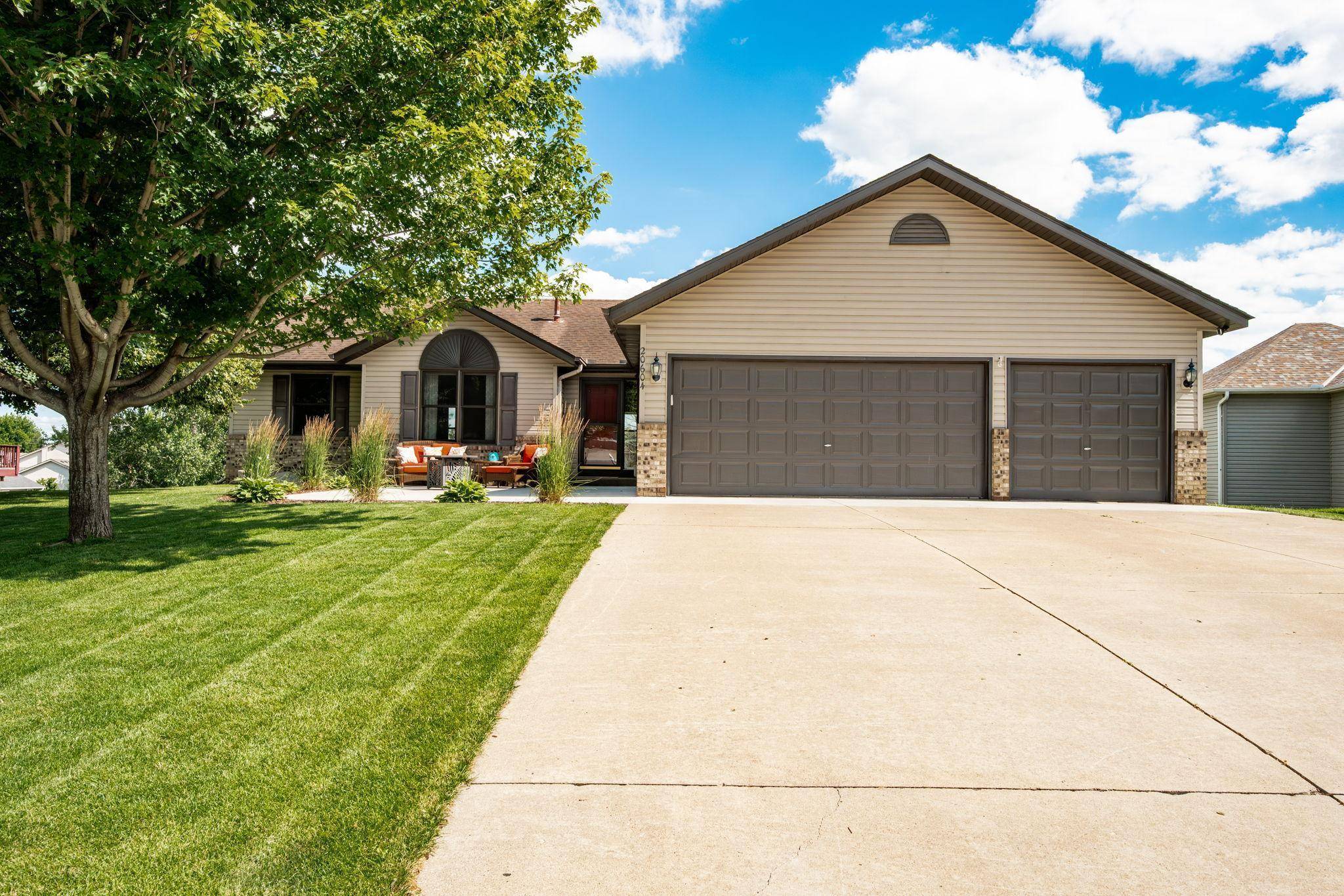 20604 Jasmine PATH, Lakeville, MN 55044