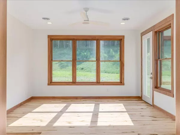 Hudson, WI 54016,2400 Simply Living LN