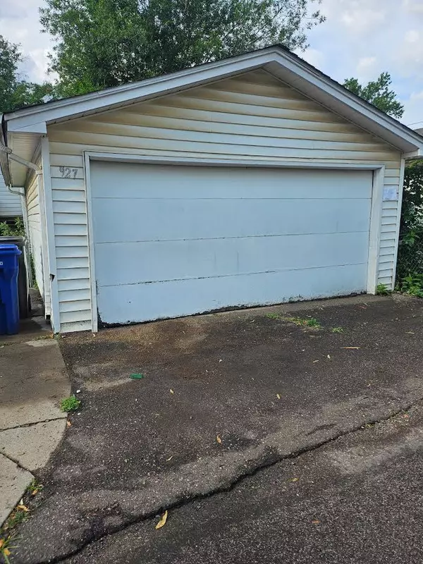 Saint Paul, MN 55102,927 James AVE