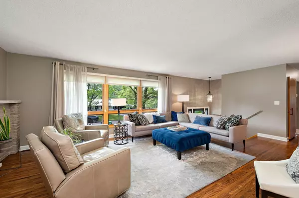 Minnetonka, MN 55345,5754 Oakview LN