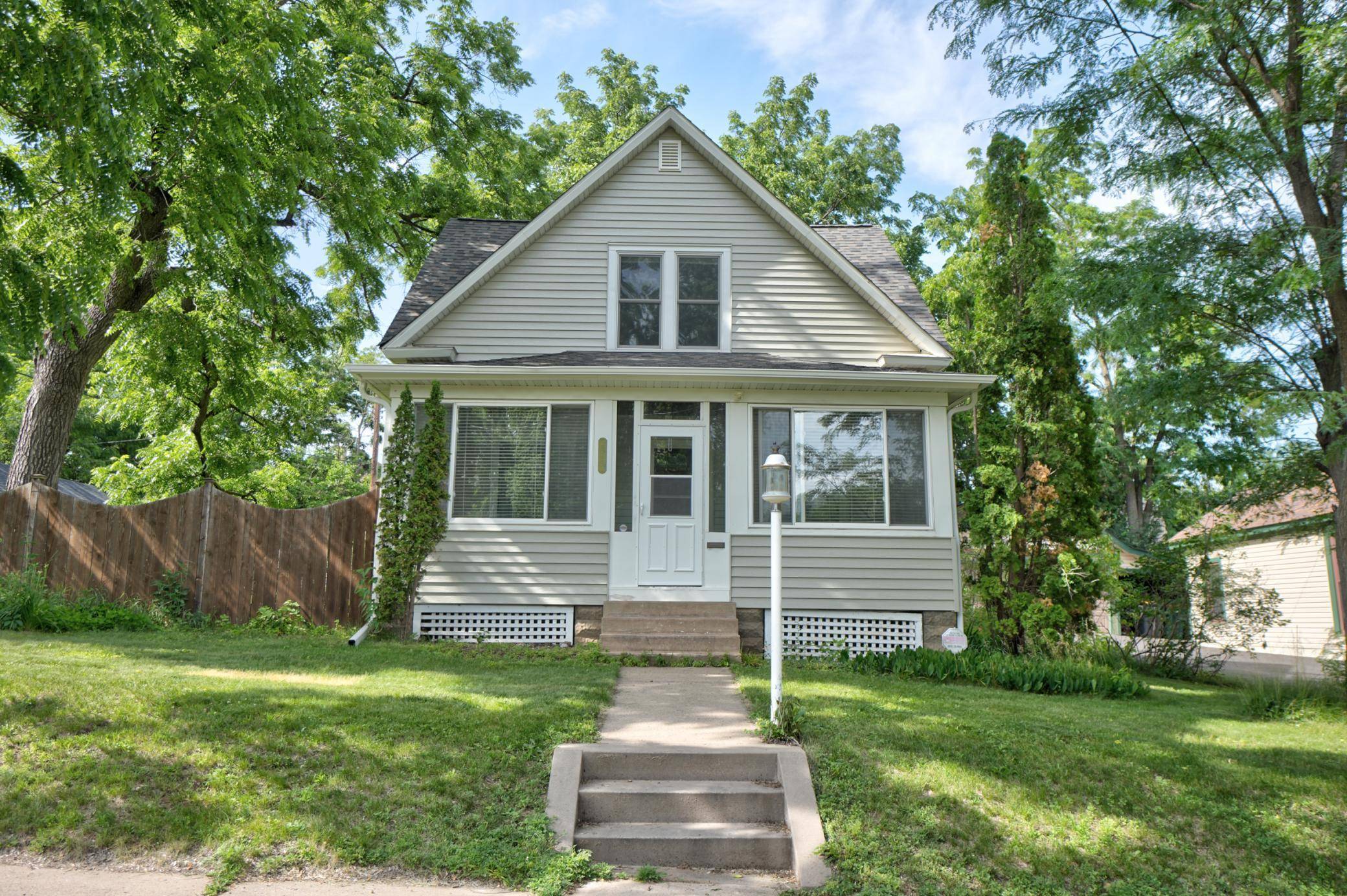 Hudson, WI 54016,319 Elm ST