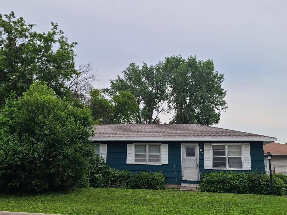 402-404 4th ST NW, Dodge Center, MN 55927