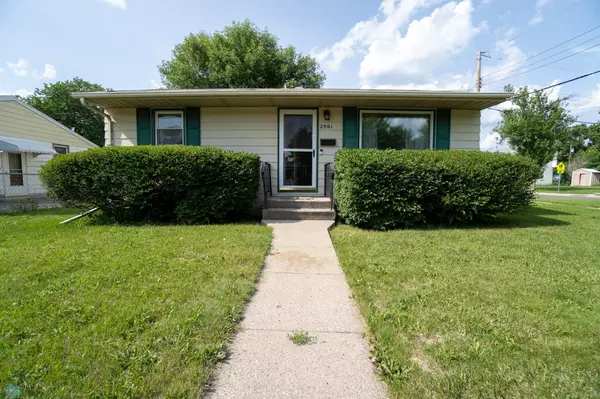 2901 10th AVE N, Fargo, ND 58102
