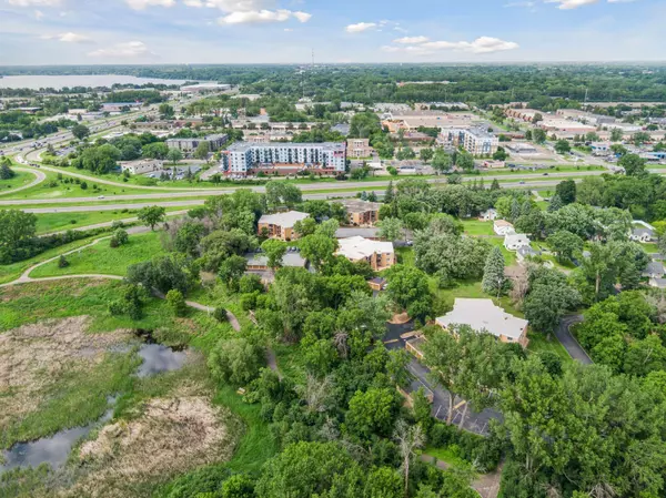 Golden Valley, MN 55427,9143 Highway 55 #106