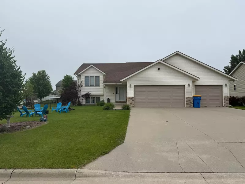 2460 Fox Hollow LN, Owatonna, MN 55060