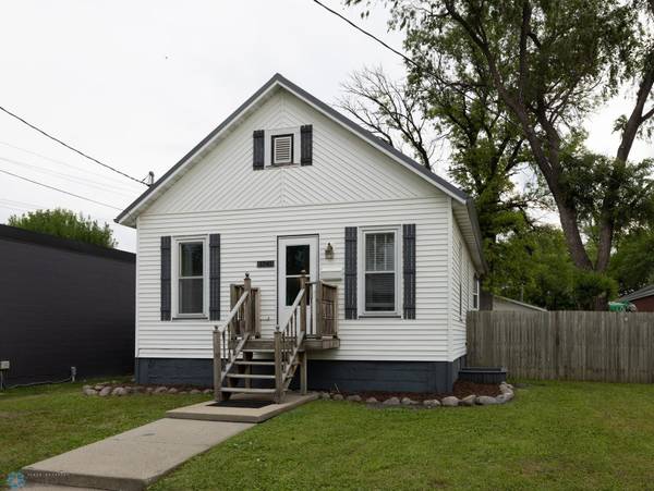 1341 3rd AVE N, Fargo, ND 58102