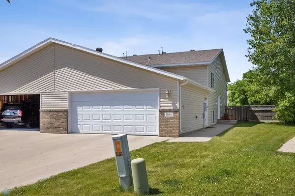 1030 Oak PL, West Fargo, ND 58078