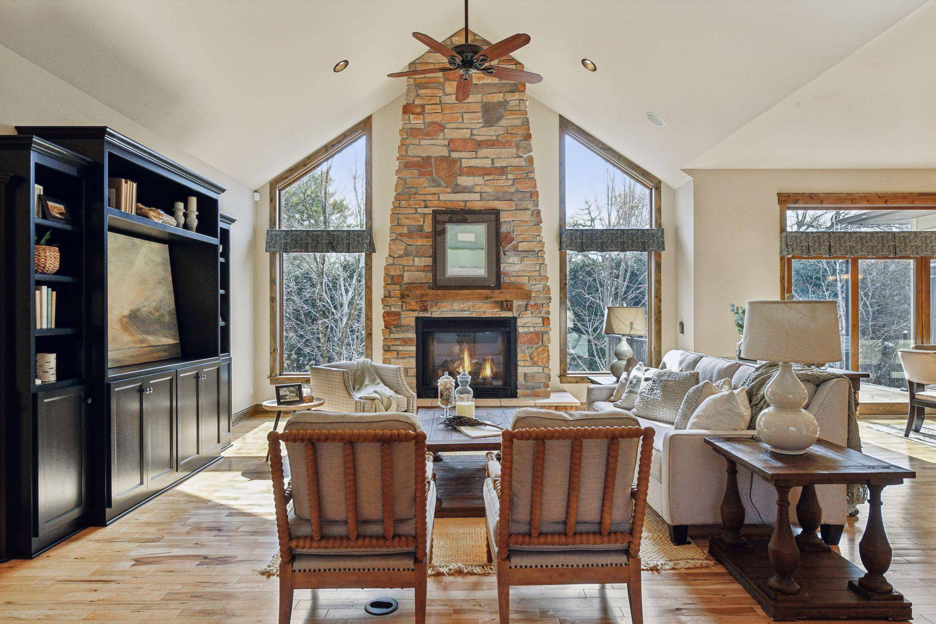 Minnetonka, MN 55345,15719 Robinwood DR