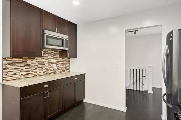 Burnsville, MN 55337,10700 27th AVE S