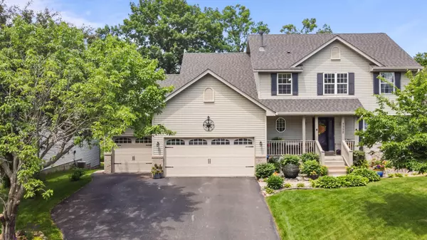 7052 47th ST N, Oakdale, MN 55128