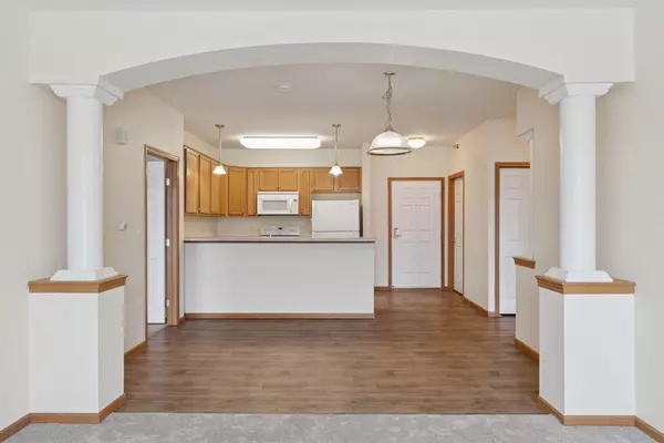 8200 W 33rd ST #305, Saint Louis Park, MN 55426
