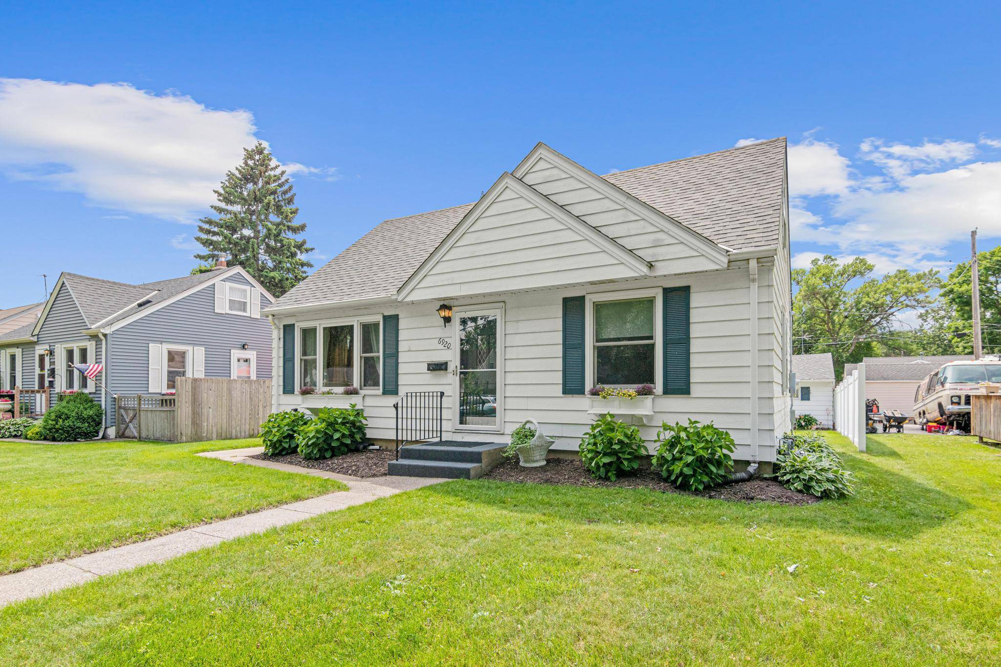 6920 Russell AVE S, Richfield, MN 55423