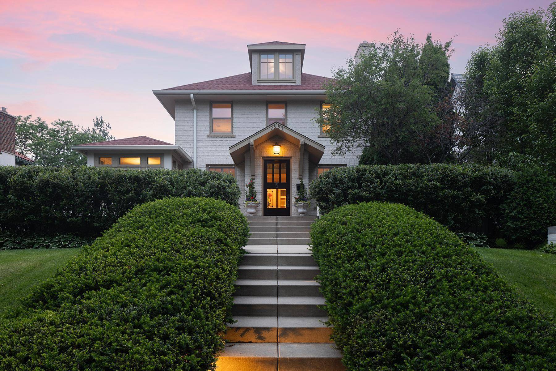 Minneapolis, MN 55405,2554 W Lake Of The Isles Pkwy