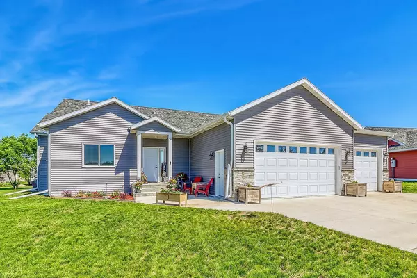 714 11th ST NW, Perham, MN 56573