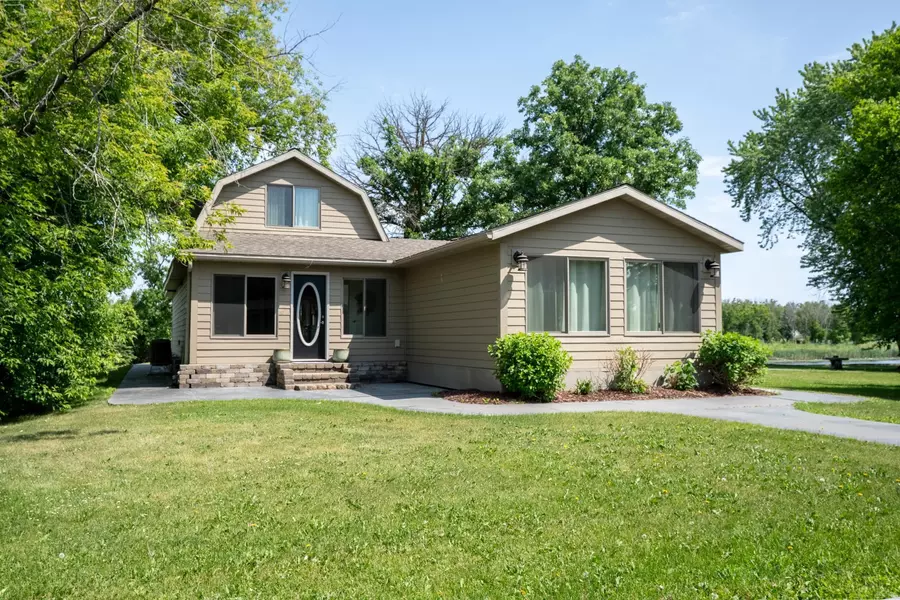 403 Riverview DR SE, Warroad, MN 56763