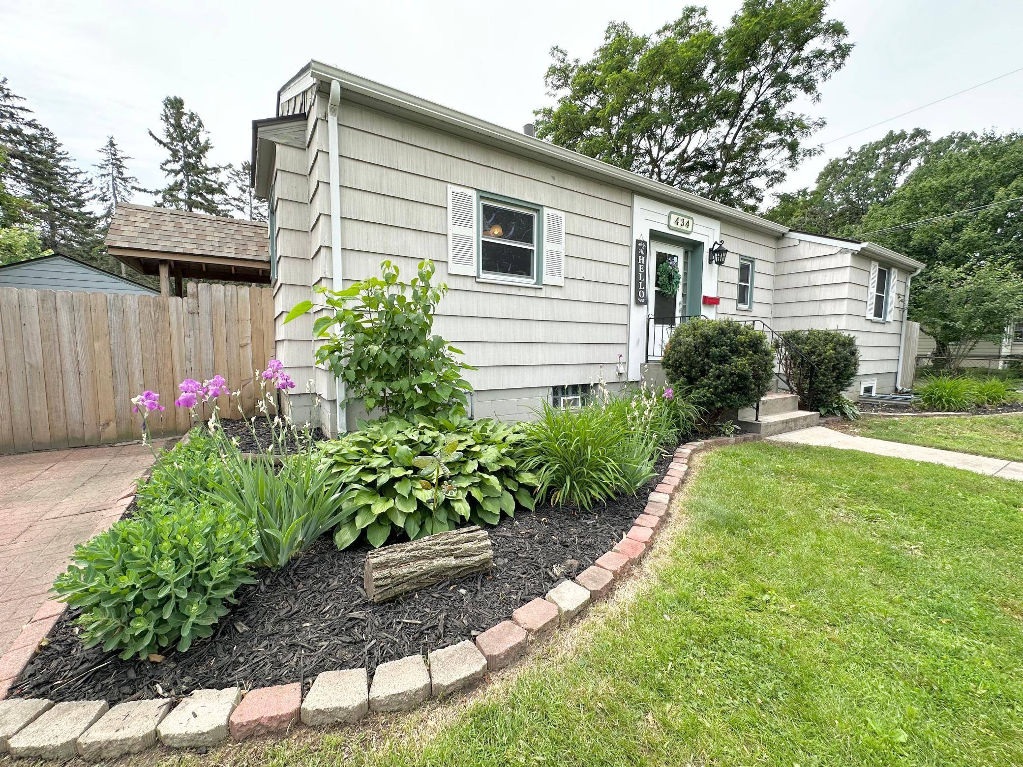 Saint Paul, MN 55130,434 Rose AVE E