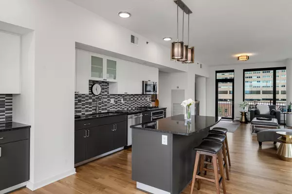 Minneapolis, MN 55415,740 Portland AVE #801