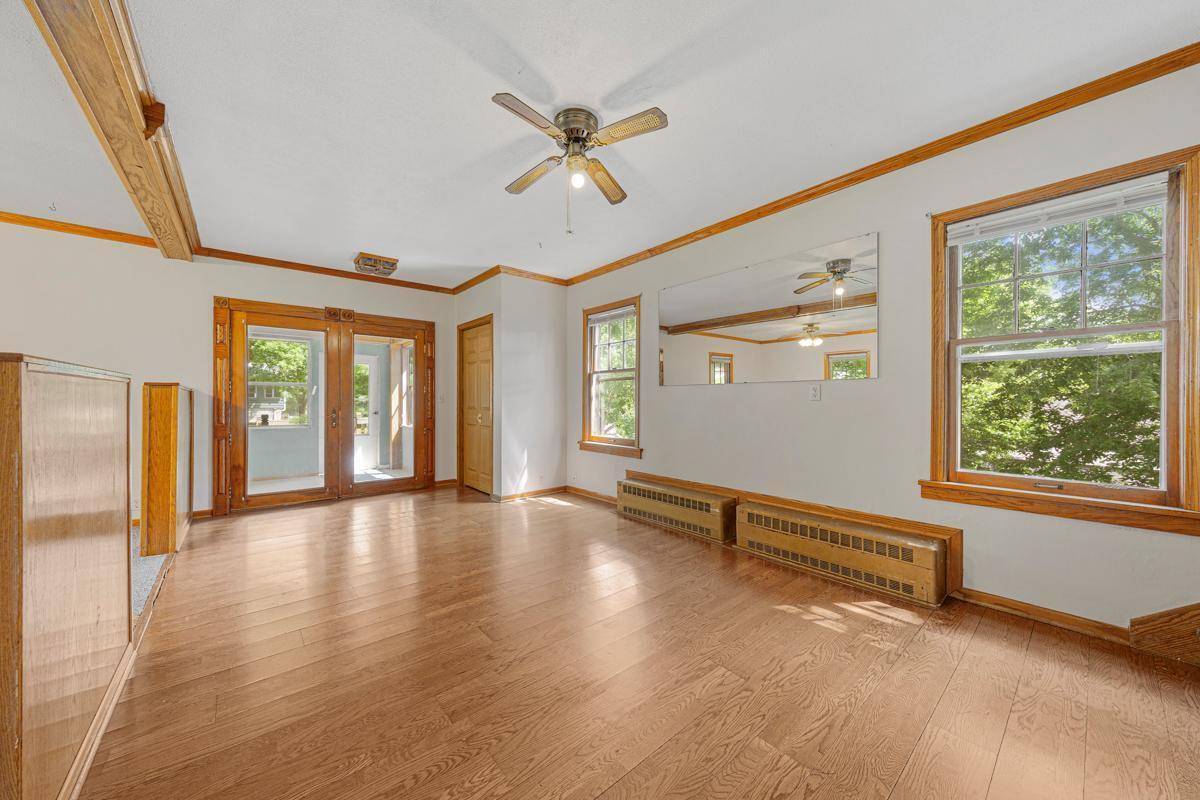 Saint Peter, MN 56082,810 W Madison ST W